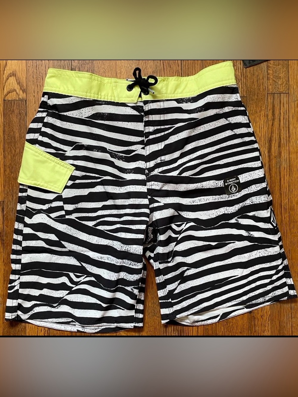 Volcom Kids' Pattern Board Shorts, size Medium